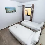 Charming With Country View 2br - By Hostmt アパート セント・ポールズ・ベイ