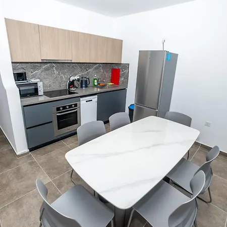 Charming With Country View 2br - By Hostmt