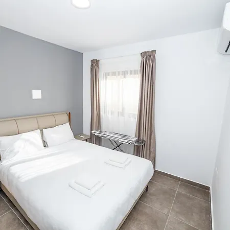 شقة Charming With Country View 2br - By Hostmt *