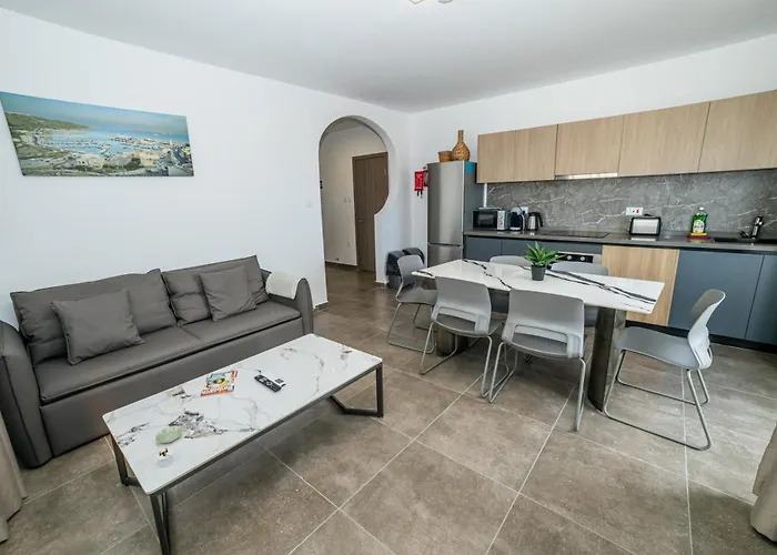 Apartman Charming With Country View 2br - By Hostmt