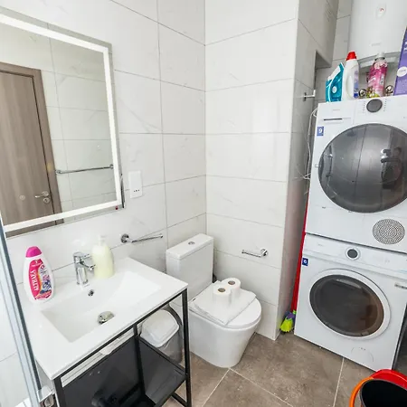 Charming Corner With Country View 2br