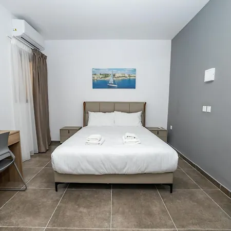 Charming Corner With Country View 2br *