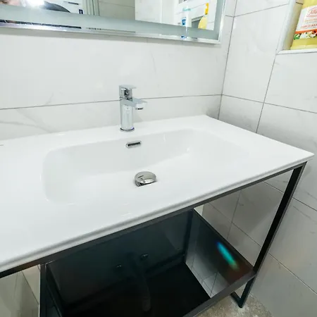 Charming Corner With Country View 2br Apartment *