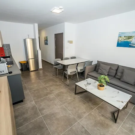 Charming Corner With Country View 2br St. Paul's Bay
