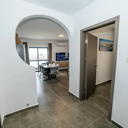 Charming With Country View 2br - By Hostmt