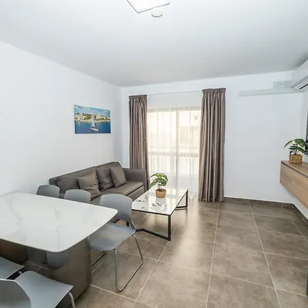 Charming Corner With Country View 2br Apartment *