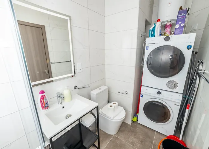 Charming With Country View 2br - By Hostmt