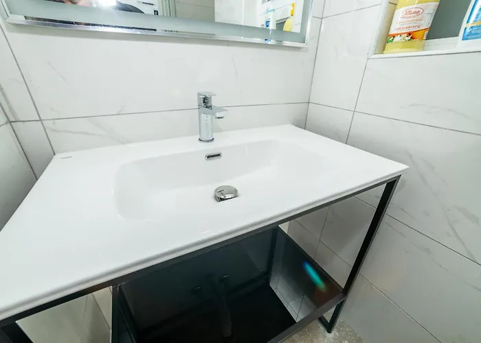 Charming With Country View 2br - By Hostmt Apartmán *