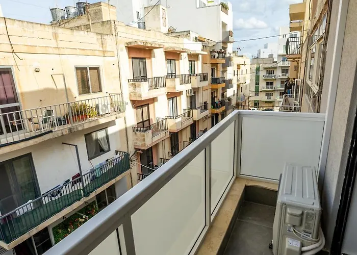 Charming With Country View 2br - By Hostmt Apartmán *