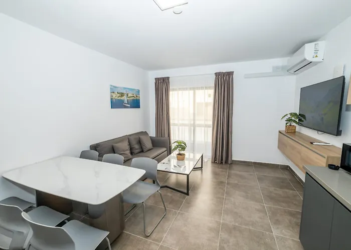 Charming With Country View 2br - By Hostmt Apartmán *