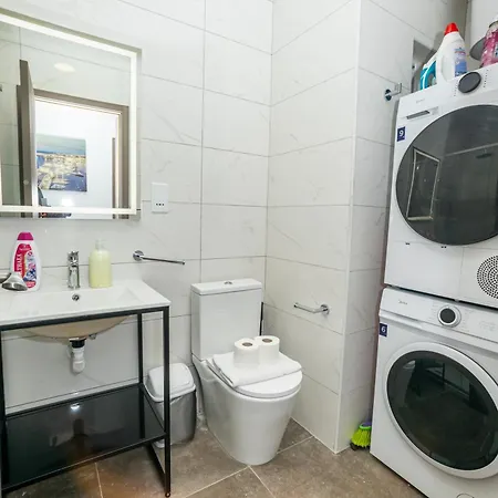 Charming With Country View 2br - By Hostmt Διαμέρισμα